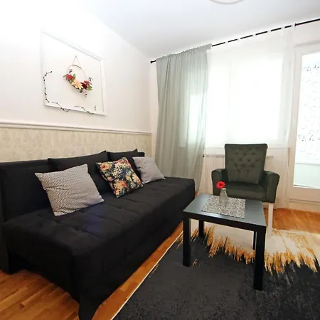 Mila - A Stylish Near Airport شقة *
